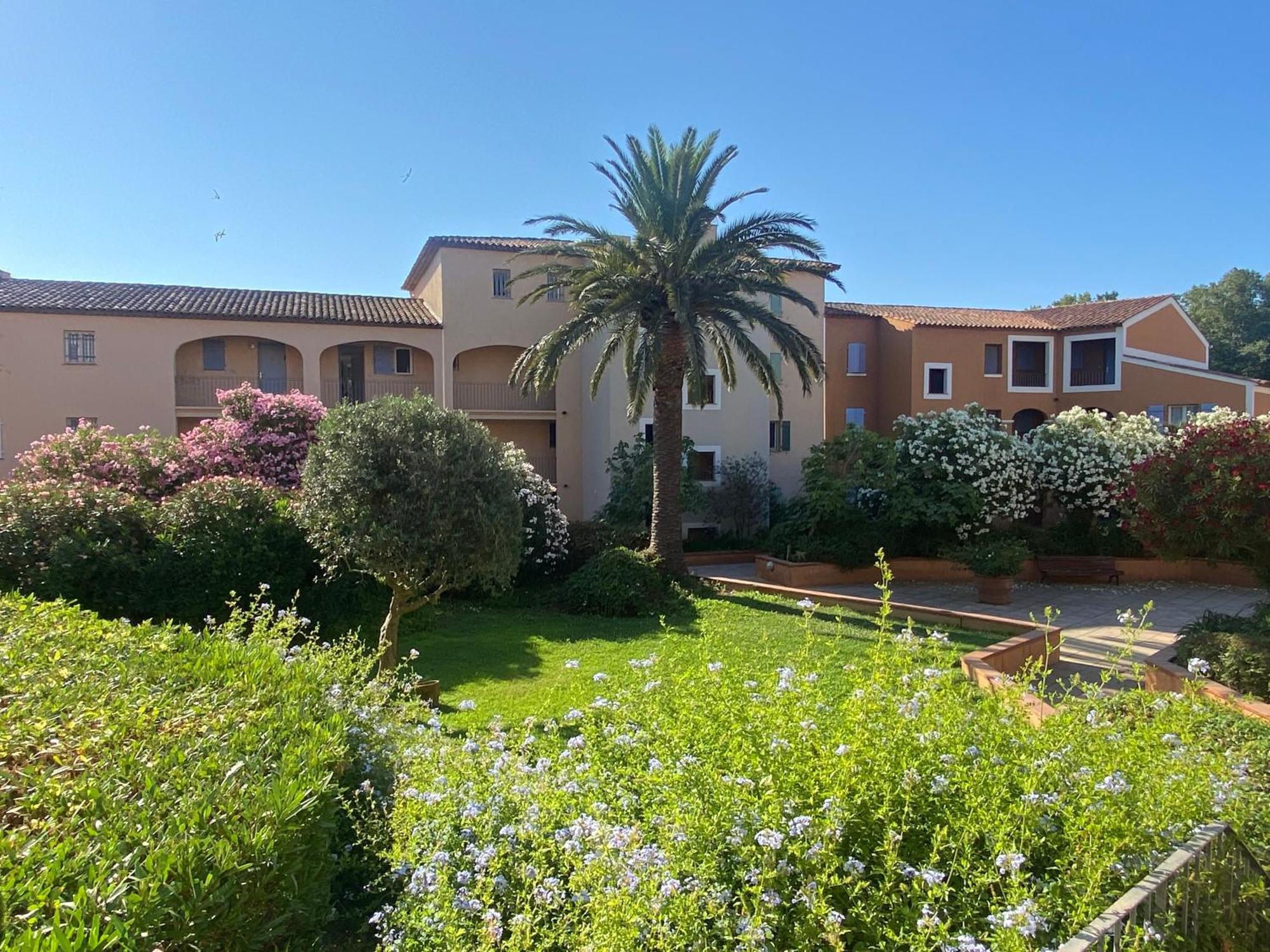 2 Bedrooms, 15 Min Walk To Beach, Ac, Pool & Fiber Internet In A Quiet, Private Gated Domain 5Kms To St Tropez Cogolin Dış mekan fotoğraf